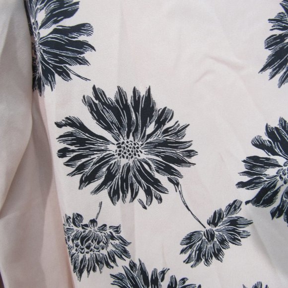 HOST PICK! Vince Cumuto women's pink floral twist top - Picture 3 of 13